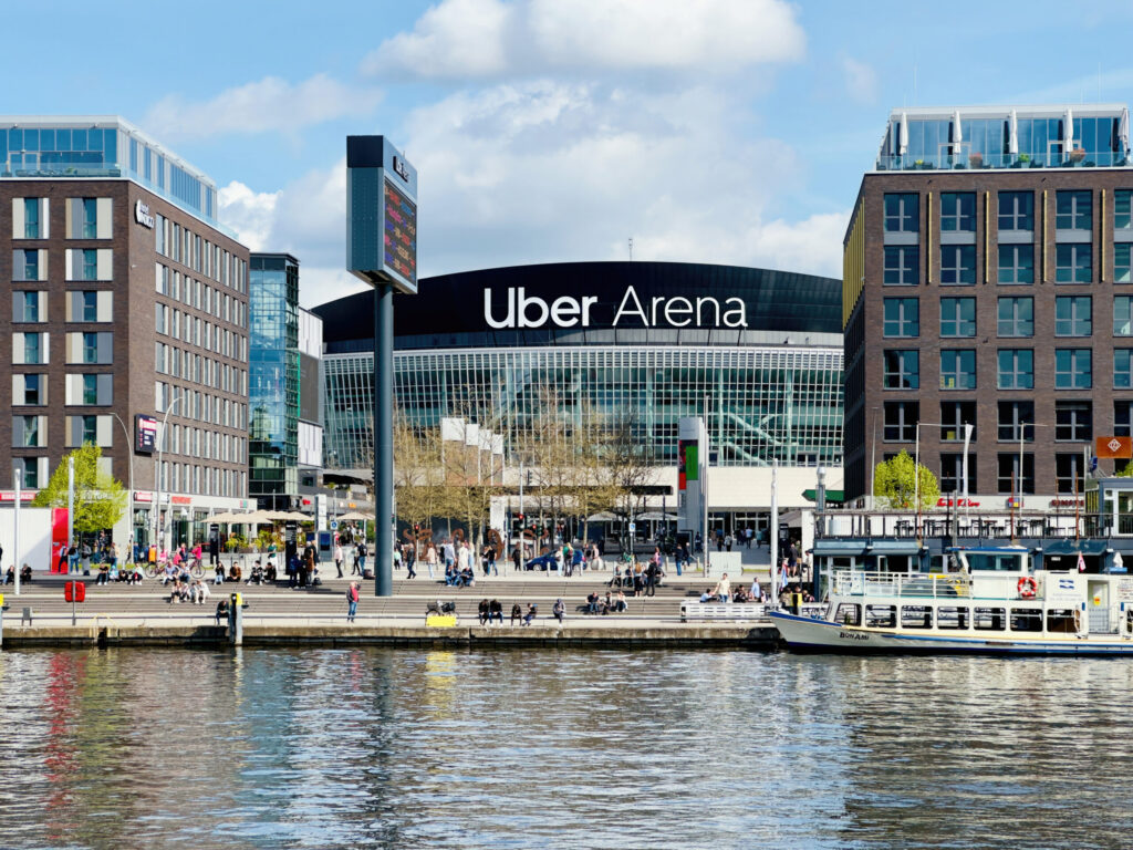 Uber arena and River spree seen from Kreuzberg in Berlin Wörpel Bau als Sponsor