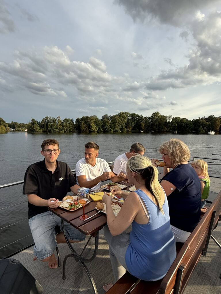 Wörpel Bau Sommerfest auf Hausboot